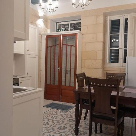 Charming Town House In Cospicua, Valperga Rooms Экстерьер фото