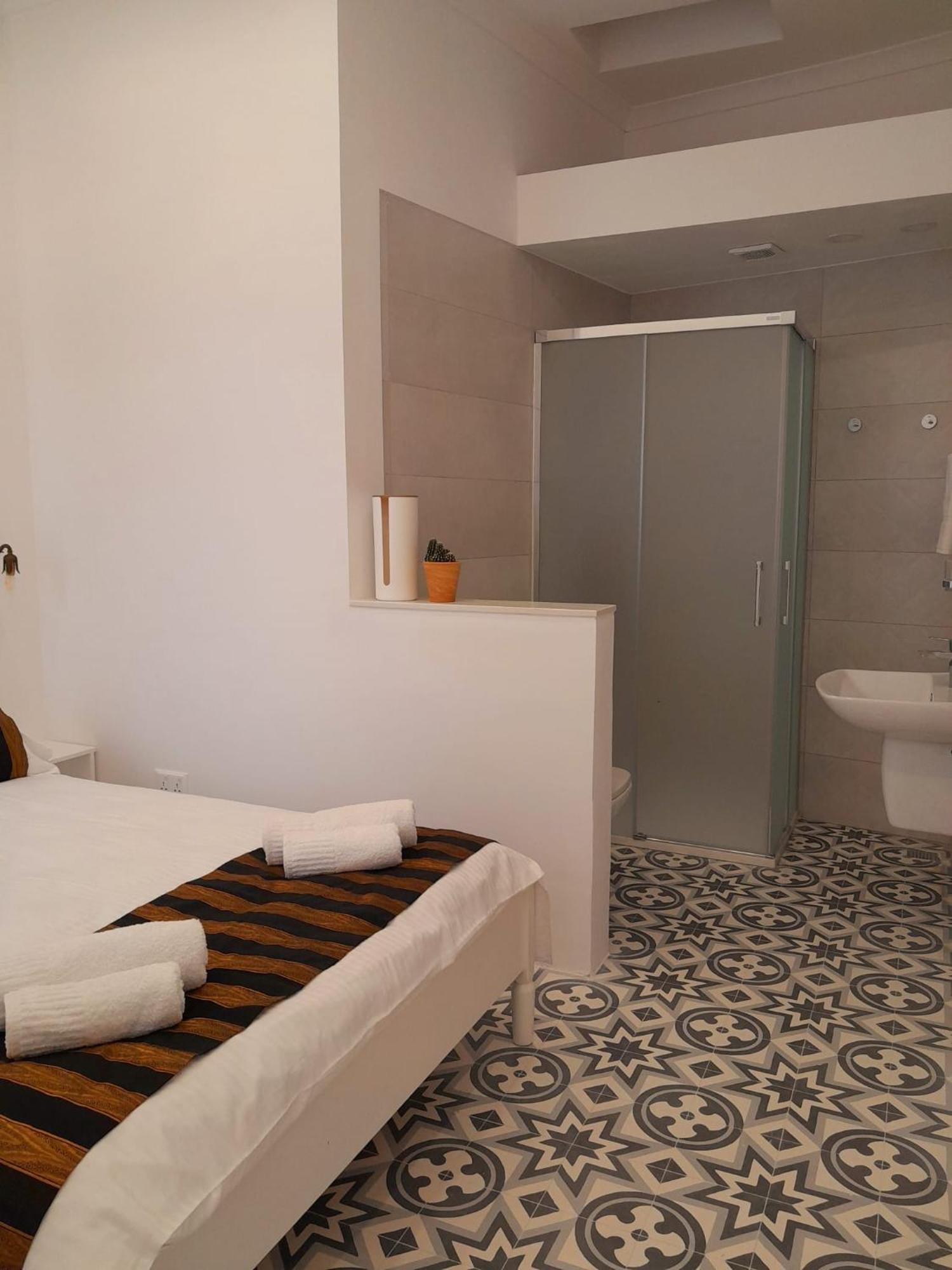 Charming Town House In Cospicua, Valperga Rooms Экстерьер фото
