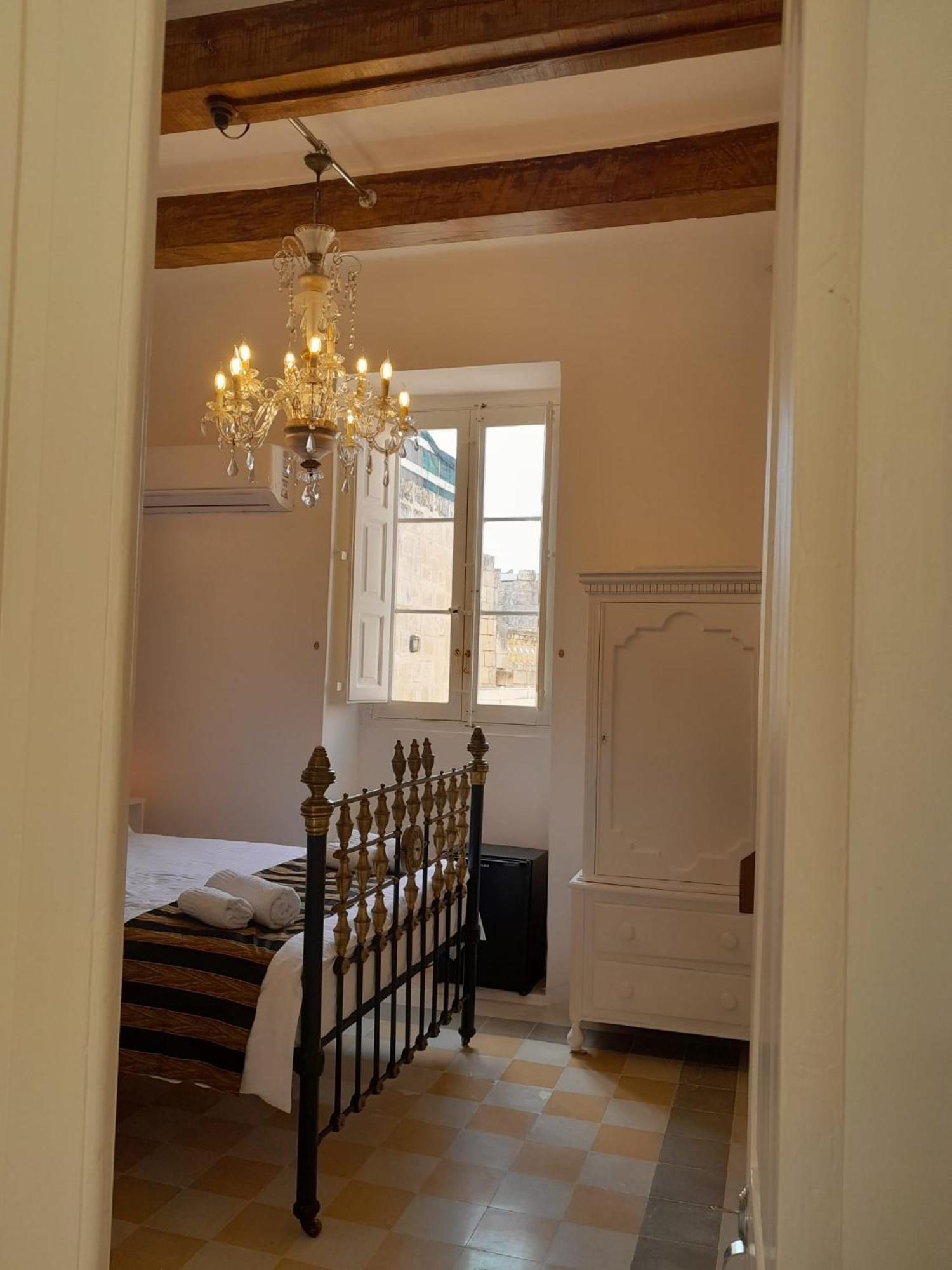 Charming Town House In Cospicua, Valperga Rooms Экстерьер фото