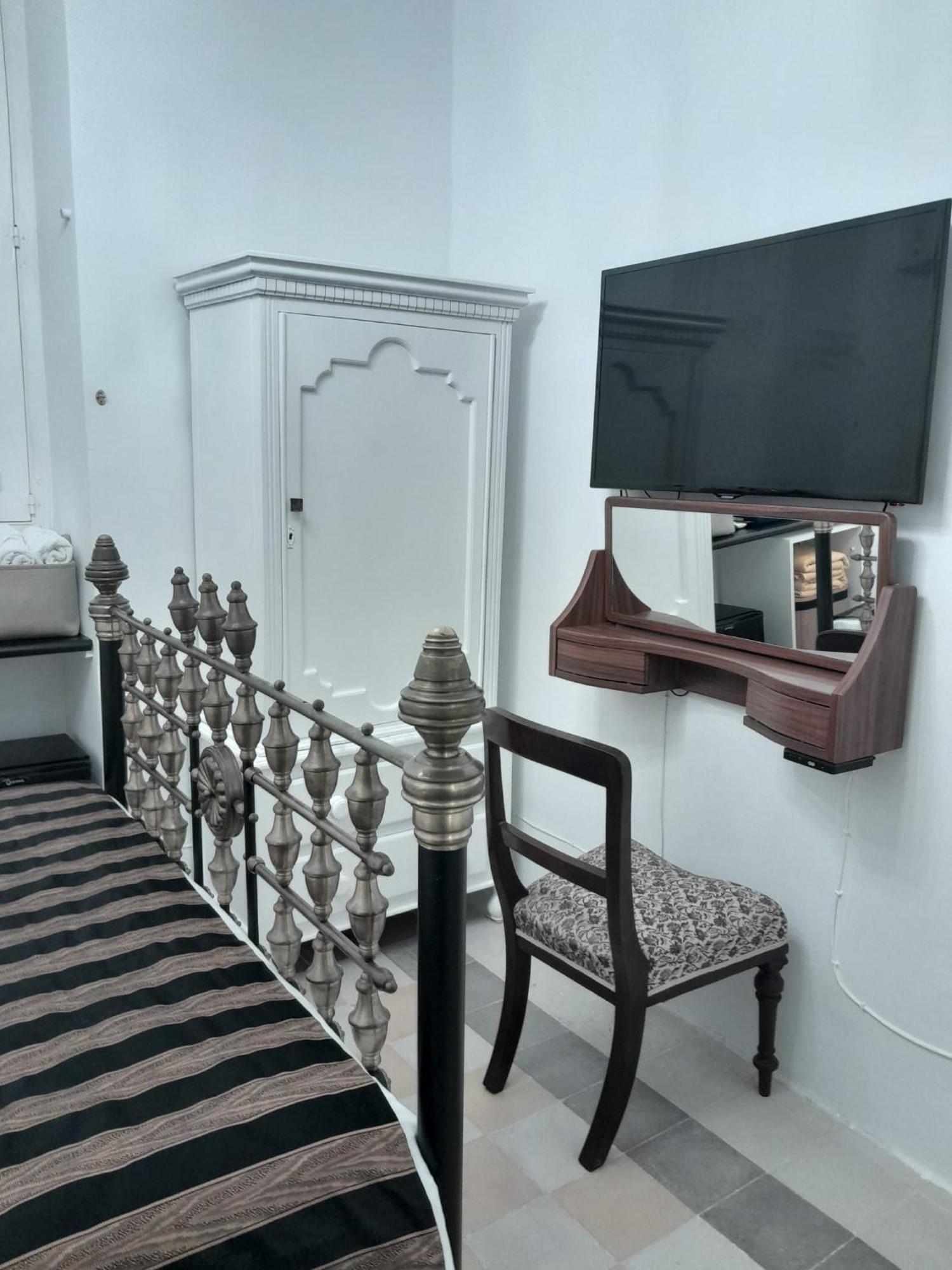 Charming Town House In Cospicua, Valperga Rooms Экстерьер фото