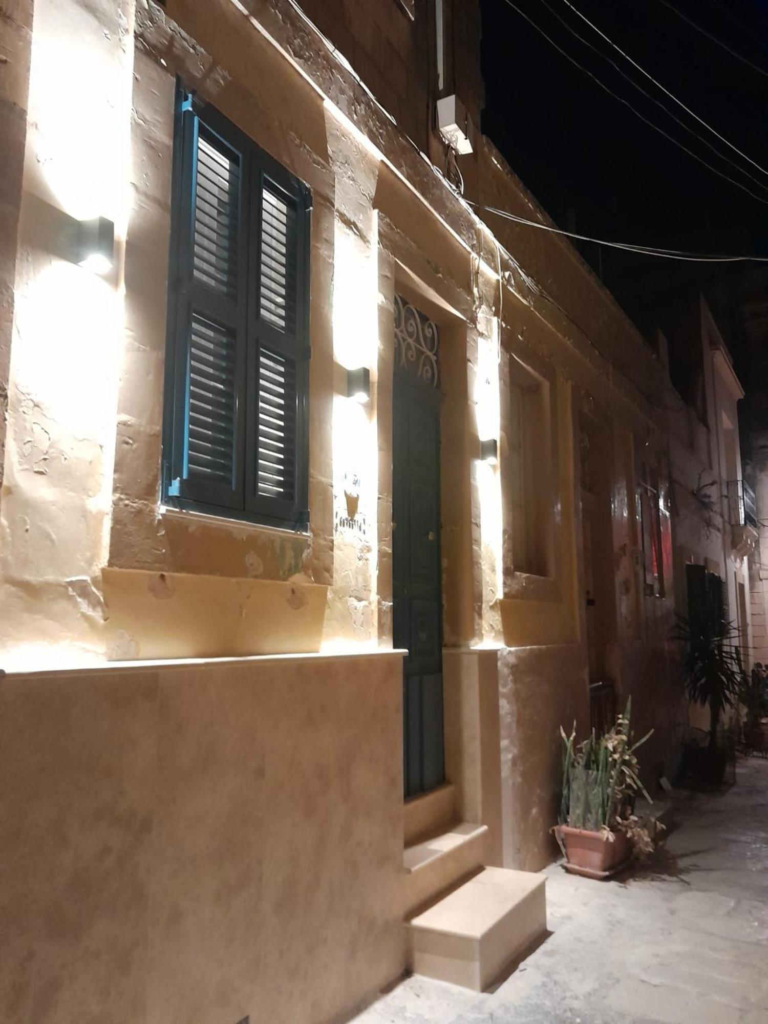 Charming Town House In Cospicua, Valperga Rooms Экстерьер фото