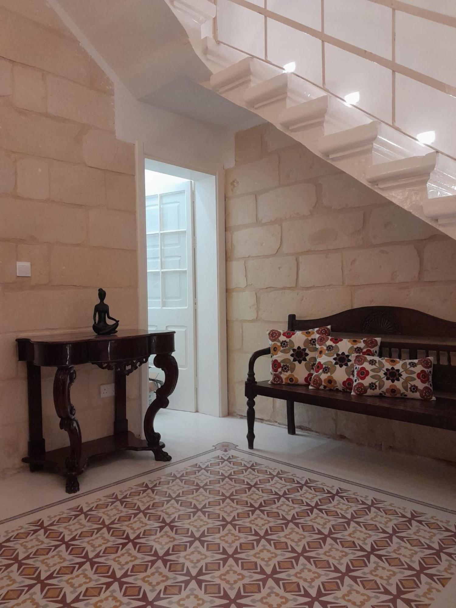 Charming Town House In Cospicua, Valperga Rooms Экстерьер фото