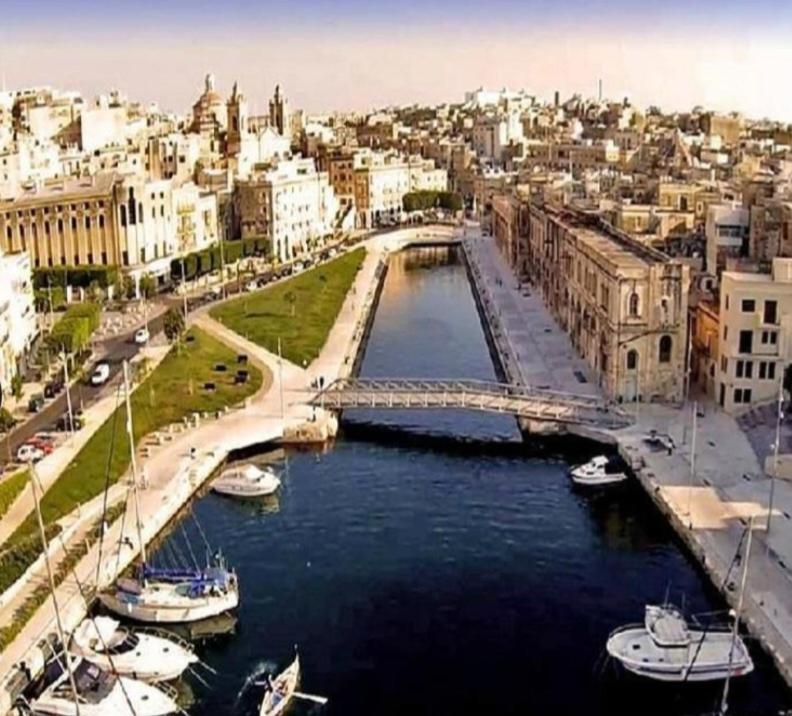 Charming Town House In Cospicua, Valperga Rooms Экстерьер фото